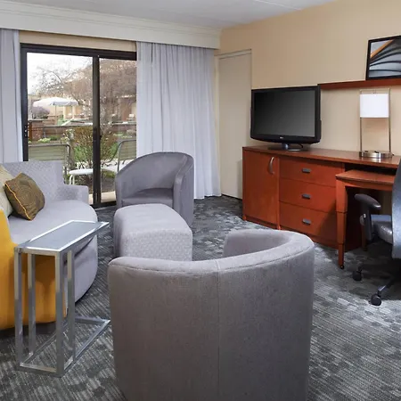 Courtyard By Marriott Rockford Hotel Exterior photo