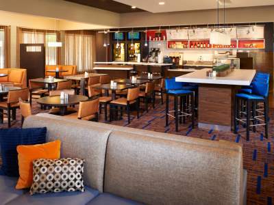 Courtyard By Marriott Rockford